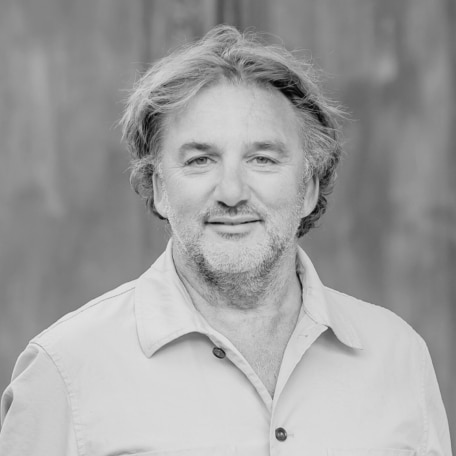 Ángel Gutiérrez, founder of Organic Homes, in his office with a natural background.